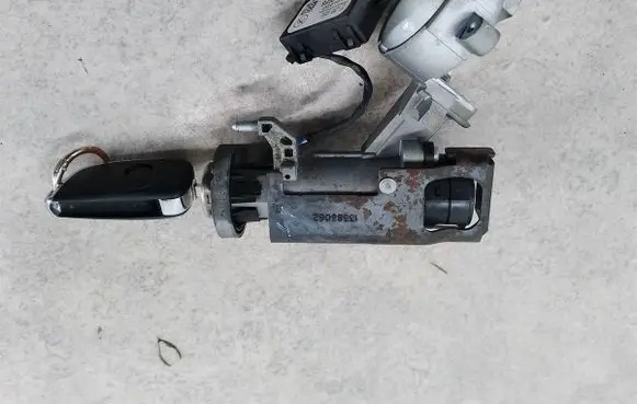Opel Astra J Ignition lock 1338306220939745