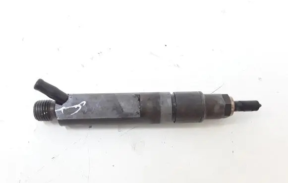 Skoda Octavia Mk1 (1U) Fuel injector 038130202A