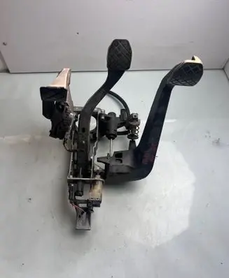 Audi A4 S4 B7 8E 8H Pedal assembly 8E1721117A