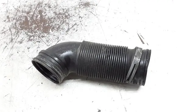 Volkswagen Jetta V Air intake duct part 1K0129684B