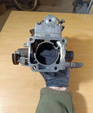 Mazda 626 Throttle valve E0T11471