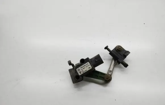 Headlight/headlamp level sensor