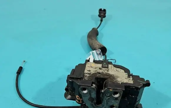 Renault Megane III Front door lock 805030001R IMPRK1539026