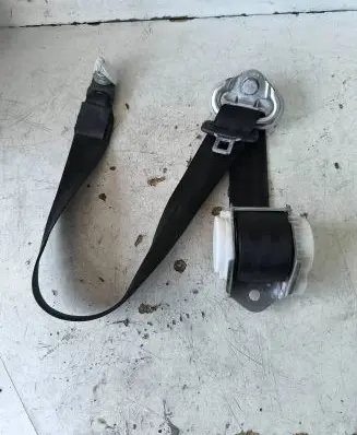 Middle seatbelt (rear)