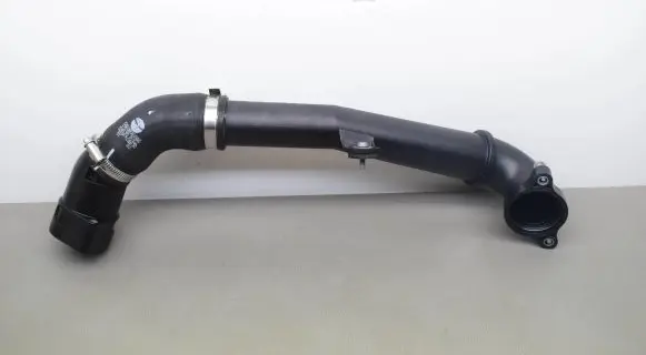 Volkswagen Jetta VI Intercooler hose/pipe 04L131111M 04L145770H