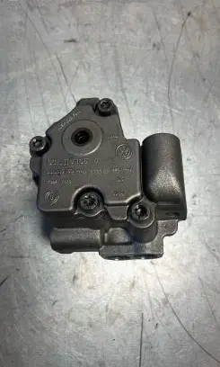 Volkswagen PASSAT B7 Oil pump 03l115105d
