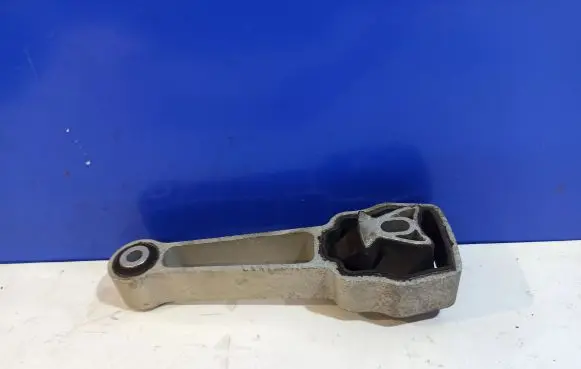 Volvo S60 Engine mount bracket 30680474 31430441