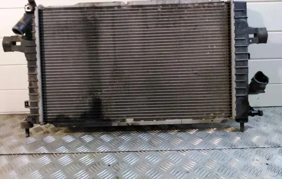 Opel Astra H Coolant radiator 13143570