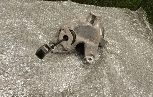 Porsche Cayenne (9Y0 9Y3) Engine mounting bracket 4M0199307 4M0199869