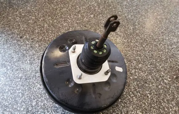 Dacia Sandero Brake booster 472103298R