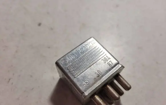Mercedes-Benz E W124 Other relay 0015420219