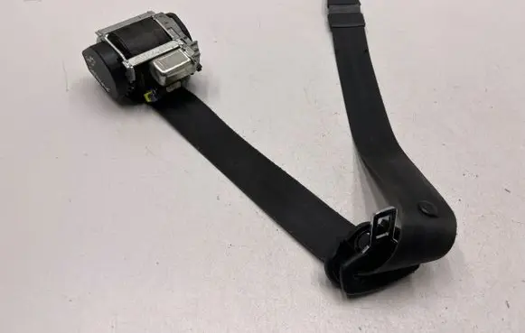 Skoda Superb B6 (3T) Front seatbelt 1000072