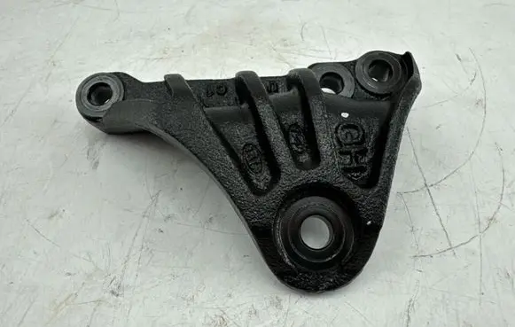 Hyundai Tucson IV NX4 Engine mounting bracket