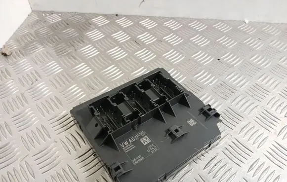 Volkswagen PASSAT B7 Comfort/convenience module 3AA937087E