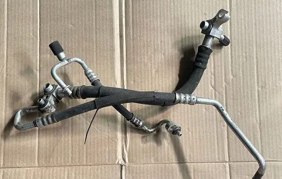 Opel Vectra C Air conditioning (A/C) pipe/hose 13208245