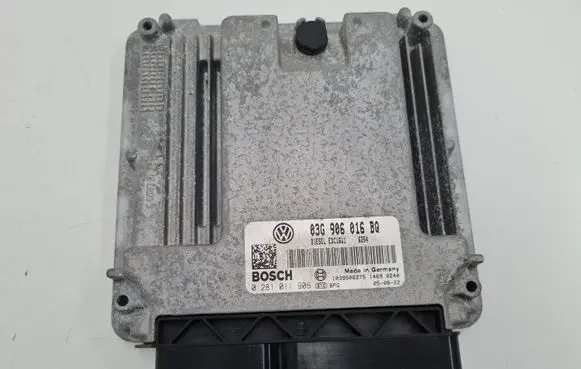 Volkswagen Touran I Engine control unit/module 03G906016BQ 0281011906