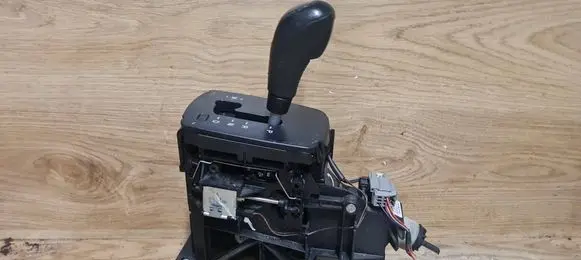 Volvo C70 Gear shifter/selector 31259586