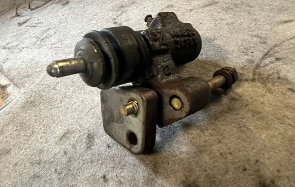 Nissan Primera Clutch slave cylinder 