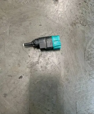 Renault Trafic III (X82) Brake pedal sensor switch 253203383R