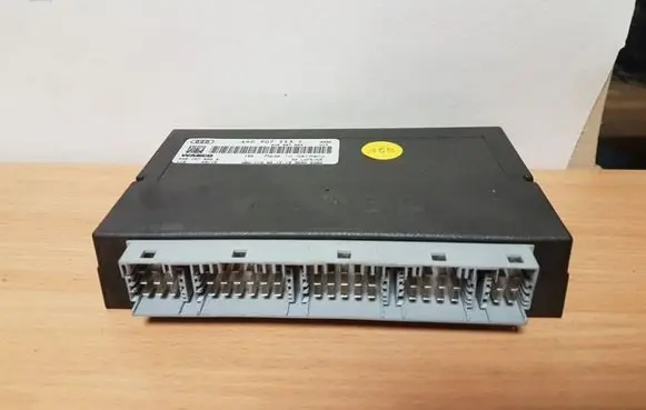Audi A8 S8 D4 4H Air suspension control unit module (rear) 4H0907553 446157050