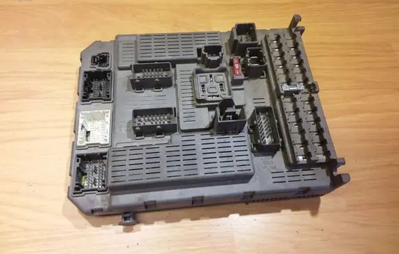 Citroen C5 Fuse module 9647448280