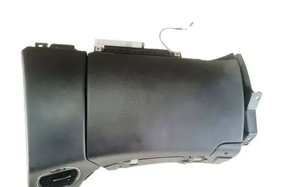 Mercedes-Benz CLS C219 Glove box