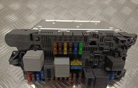 Mercedes-Benz E W211 Fuse module 2115454301