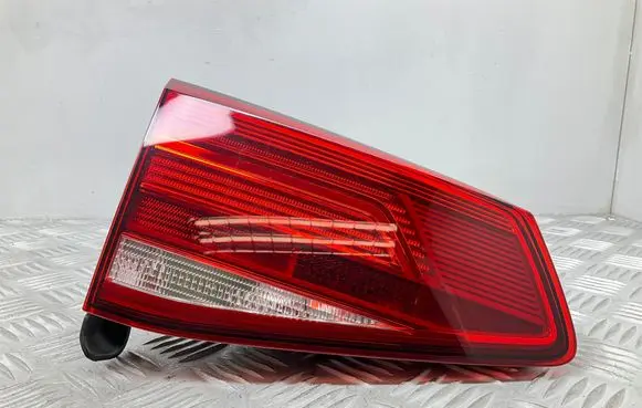 Volkswagen PASSAT B8 Tailgate rear/tail lights 3G9