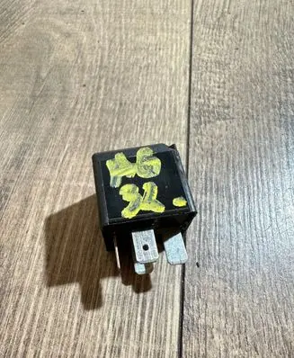 Audi A6 S6 C6 4F Other relay 8K0951253 V23136B6X72