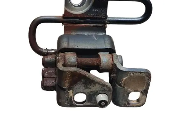 Volkswagen Golf Plus Front door lower hinge 1K0831411M