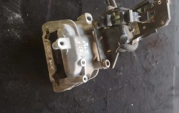 Seat Altea XL Engine mounting bracket