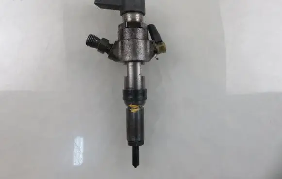 Fuel injector