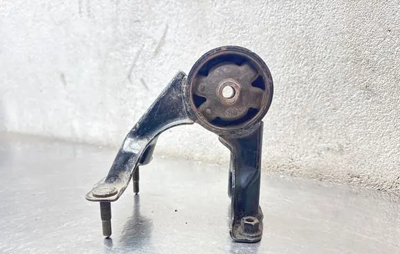 Toyota Avensis T220 Engine mount bracket 