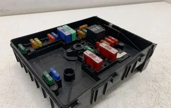 Volkswagen Caddy Fuse module 1K0937125D 1K0937629C