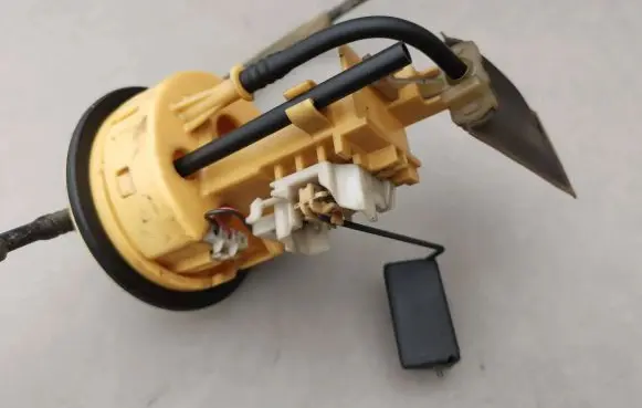 Toyota Corolla Verso AR10 Fuel level sensor 