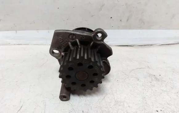 Volkswagen PASSAT B7 Water pump 03L121031B 180820418