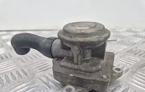 Mercedes-Benz E W212 EGR valve A2721421183