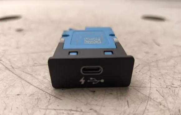 BMW 4 G22 G23 G24 G26 USB socket connector 8711939