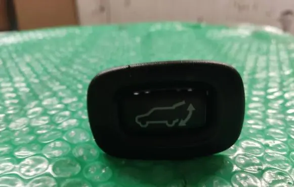 Mitsubishi Outlander Tailgate opening switch 