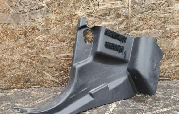 Land Rover Discovery 4 - LR4 (A) pillar trim EMC500311