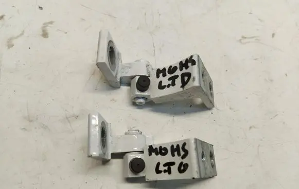 MG HS Rear door upper hinge 