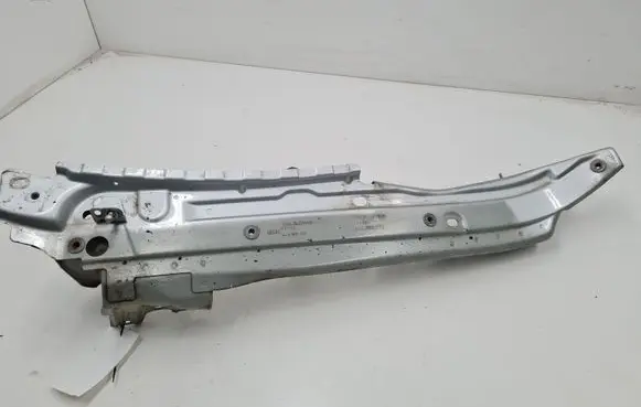 Audi Q7 4L Fender mounting bracket 4L0805175