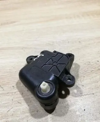 Ford Fiesta Air flap motor/actuator 96fw19b634ad