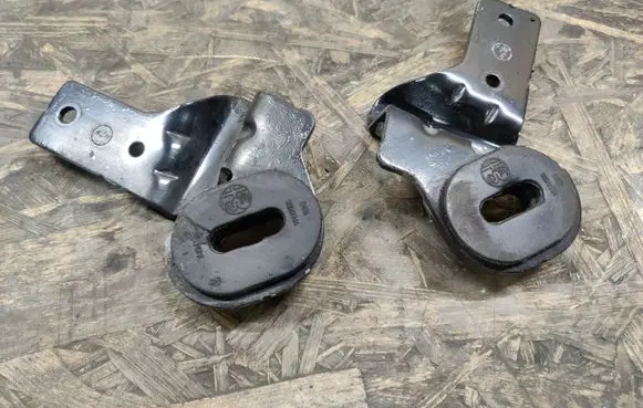 Alfa Romeo Giulia Radiator mount bracket 00505417980 00505417990