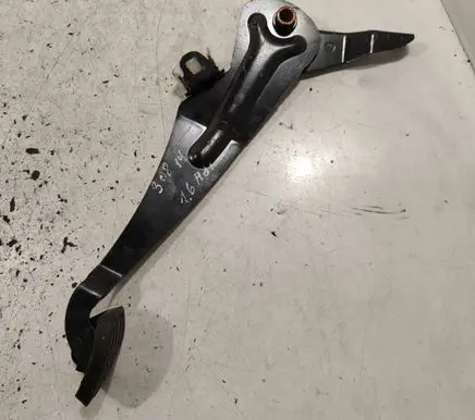 Peugeot 308 Brake pedal
