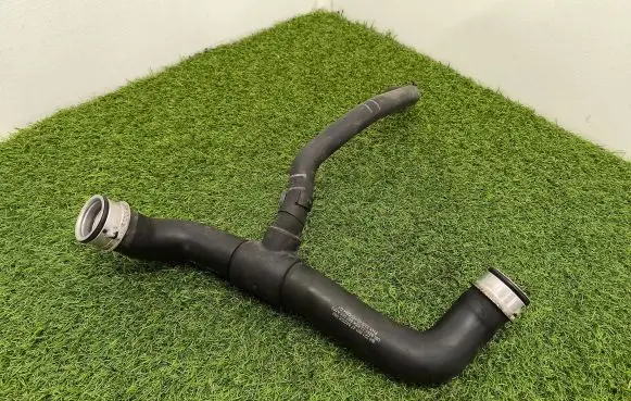 Coolant pipe/hose