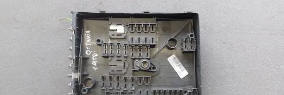 Skoda Octavia Mk2 (1Z) Fuse module 1K0937125A 017183071