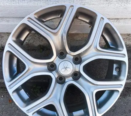 Mitsubishi Outlander R18 alloy rim 