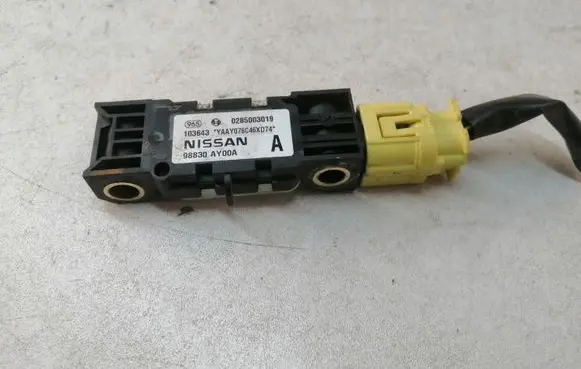 Nissan Qashqai Airbag deployment crash/impact sensor 98830AY00A 103643 0285003019