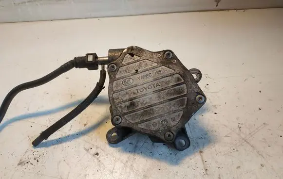Toyota Avensis T250 Vacuum pump 17080739